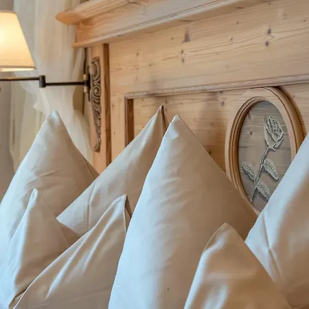 Romantik Alpenblick Ferienschlössl Hotel Hippach