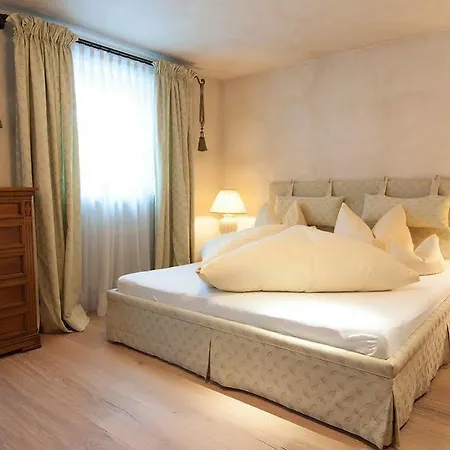 Romantik Alpenblick Ferienschlössl 4* Hippach